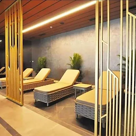 Lavish With 180 Ist View At 40f Gym Pool 89 איסטמבול